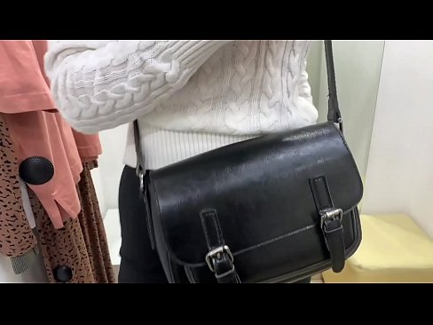 ❤️ Јавна мастурбација на младата кучка FeralBerry со дилдо во фитинг просторијата ️❌ Ебате на mk.kanalmoscow.ru ❤